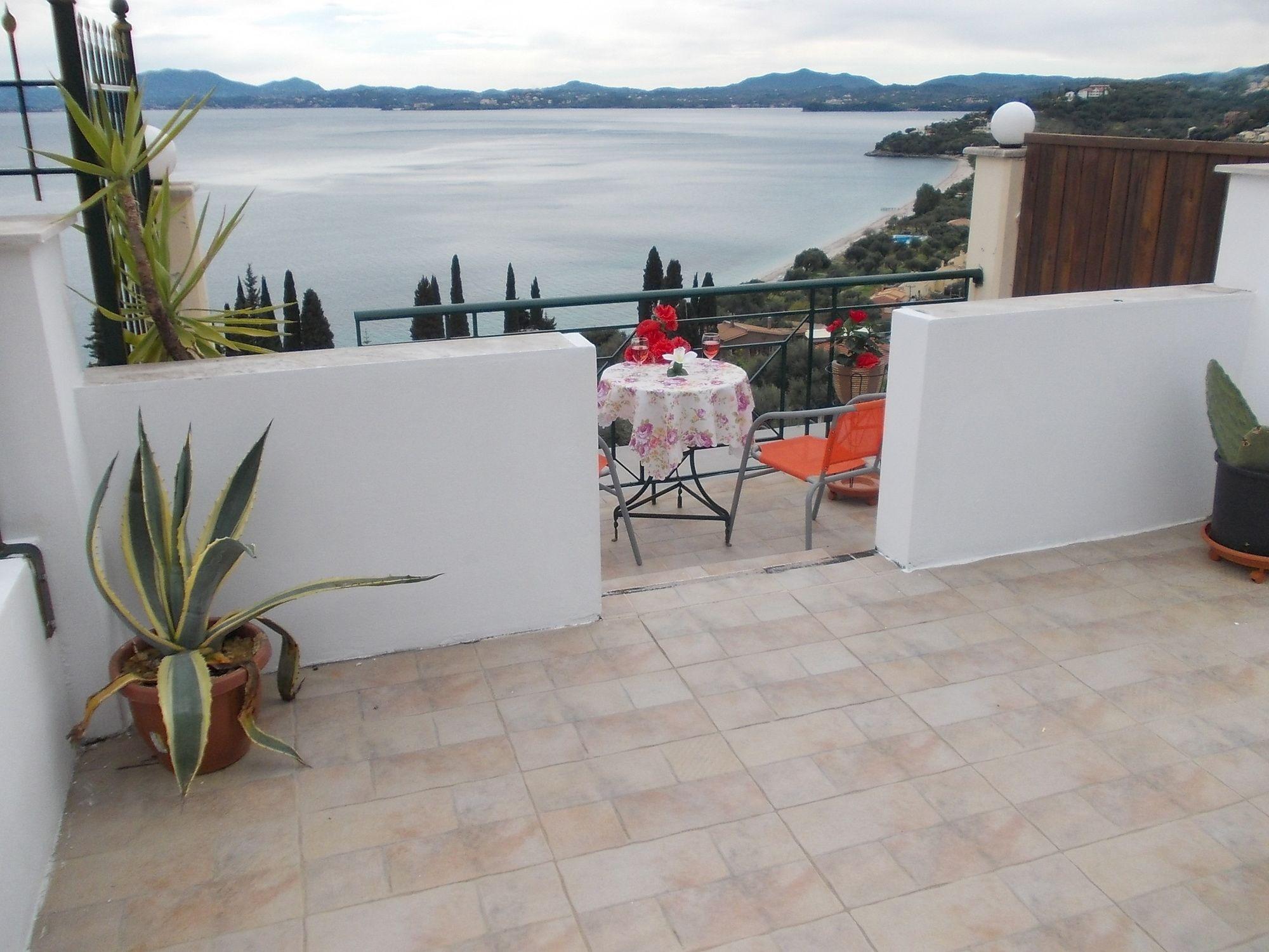 Sarakinos Apartments Barbati Exterior photo