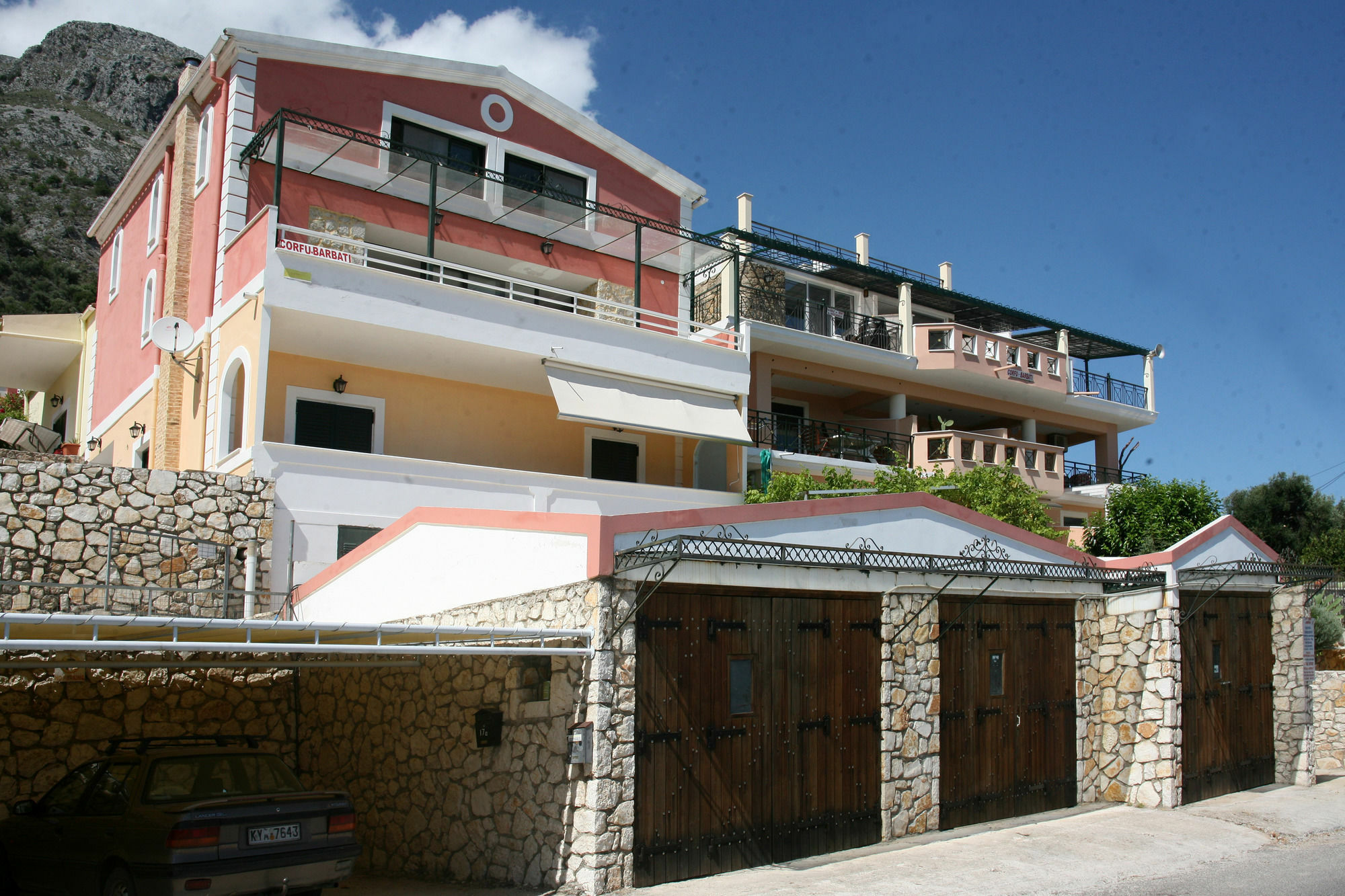 Sarakinos Apartments Barbati Exterior photo